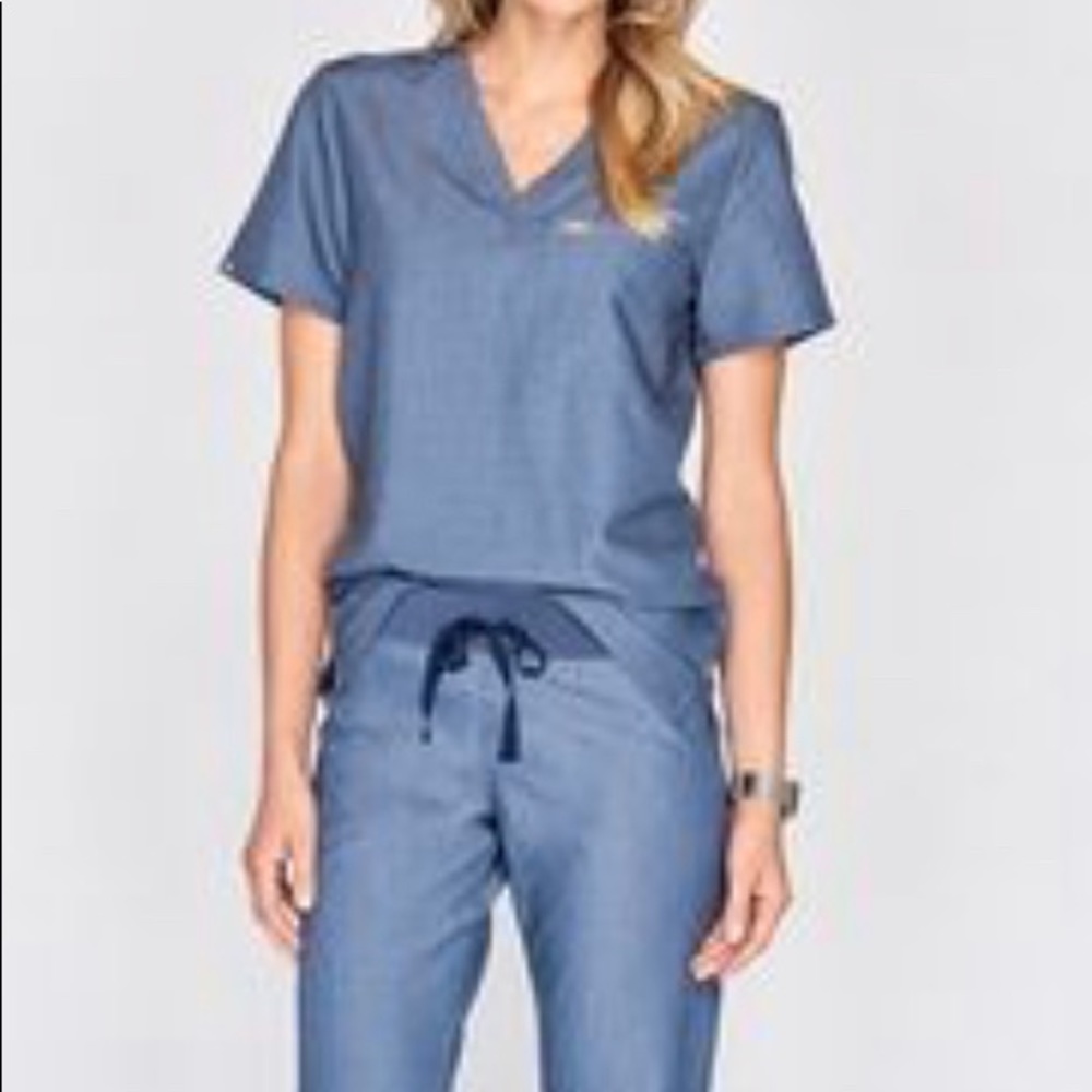 Brand new FIGS discontinued scrub set